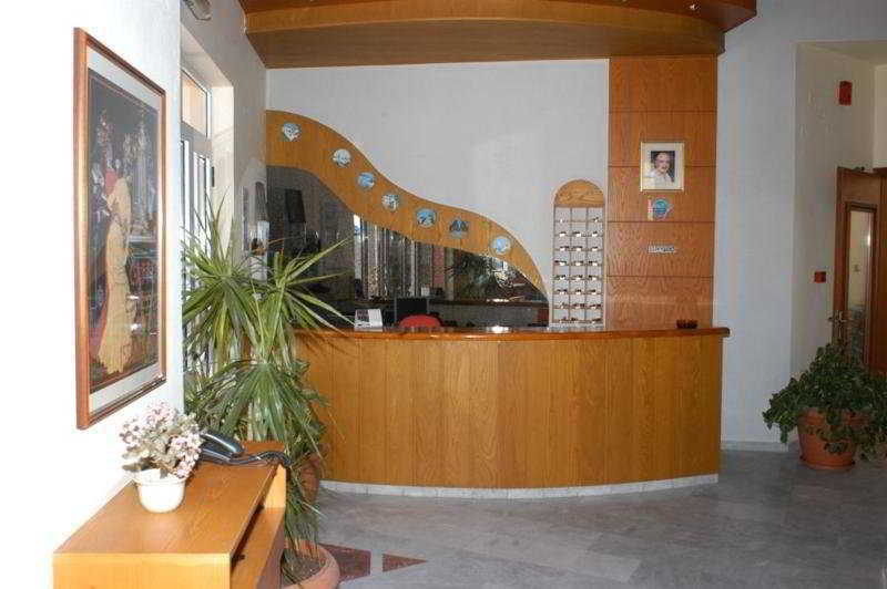 Daisy Hotel Apartments Rethymno  Bagian luar foto