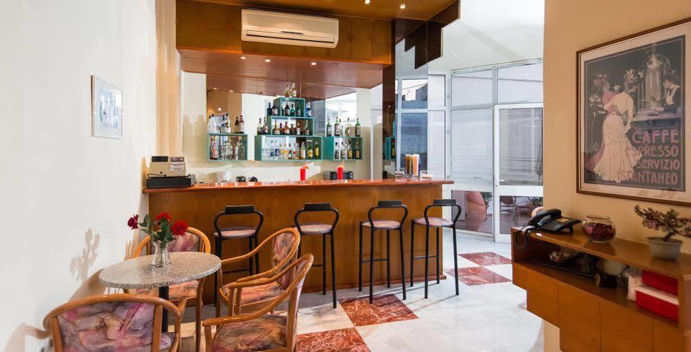 Daisy Hotel Apartments Rethymno  Bagian luar foto